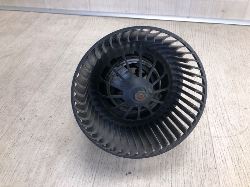 Моторчик печки FORD FOCUS 10-18 CB8 2.0 XQDA