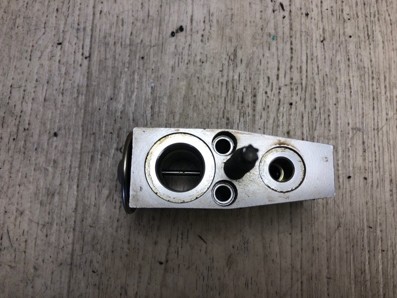 Клапан кондиционера FOCUS 10-18 2015 CB8 2.0 XQDA