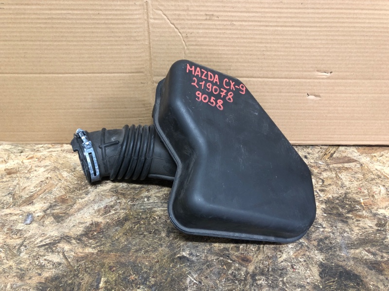 Запчасть патрубок воздушного фильтра MAZDA CX-9 06-16 2008 Внедорожник 3.7 CY01-13-220A Б/У Патрубок воздушного фильтра MAZDA CX-9 06-16 2008 Внедорожник 3.7 CY01-13-220A Б/У