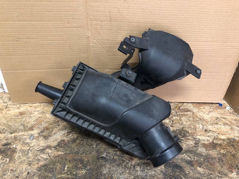 Корпус воздушного фильтра CX-9 06-16 2008 Внедорожник 3.7 Корпус воздушного фильтра CX-9 06-16 2008 Внедорожник 3.7