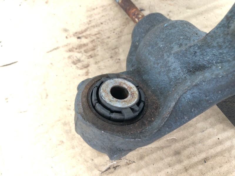 Цапфа задняя левая 3 BM 13-19 2016 Седан 2.0L 4