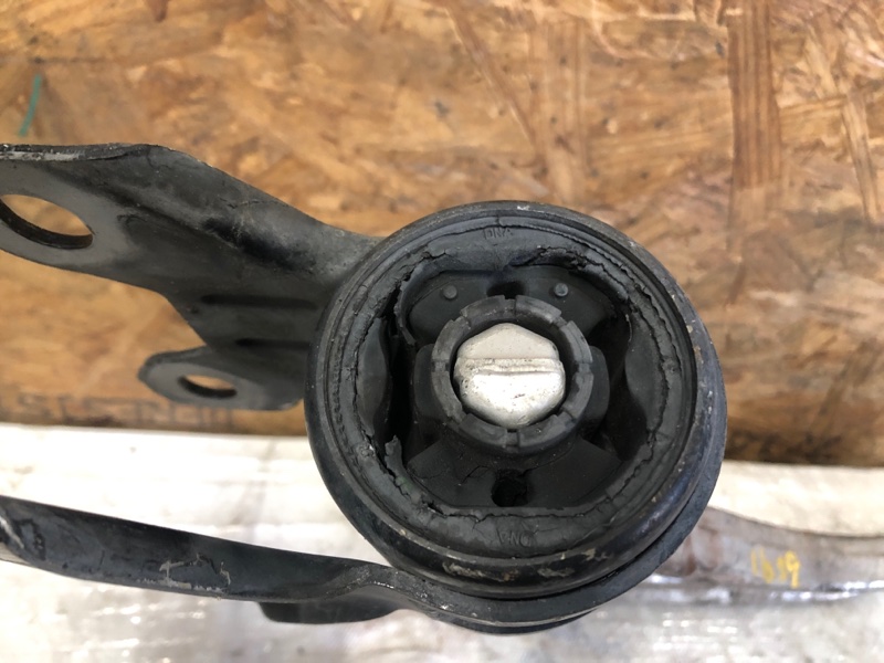 Рычаг передней подвески нижний передний левый FOCUS 10-18 2013 Хетчбек 2.0 C20HDEX