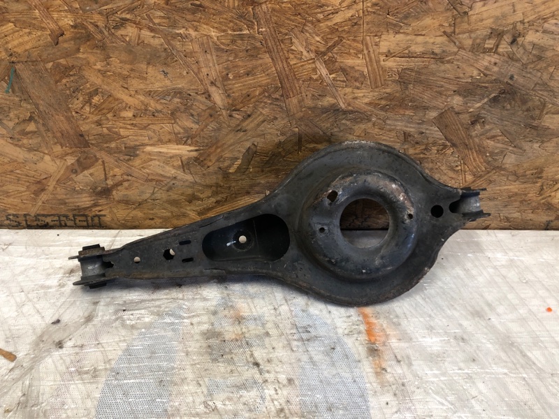 Рычаг задней подвески поперечный нижний задний левый FOCUS 10-18 2013 Хетчбек 2.0 C20HDEX