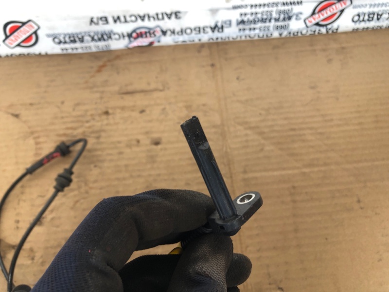 Датчик ABS передний левый JEEP CHEROKEE 14- 3.2L 6 Датчик ABS передний левый JEEP CHEROKEE 14- 3.2L 6