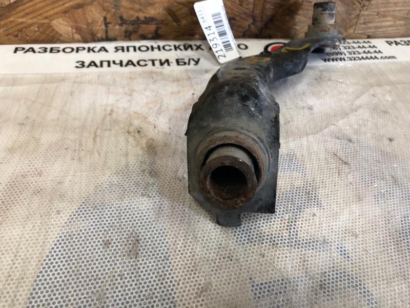 Крепление балки подвески переднее правое NISSAN SENTRA B17 12-21 Седан 1.8 Крепление балки подвески переднее правое NISSAN SENTRA B17 12-21 Седан 1.8