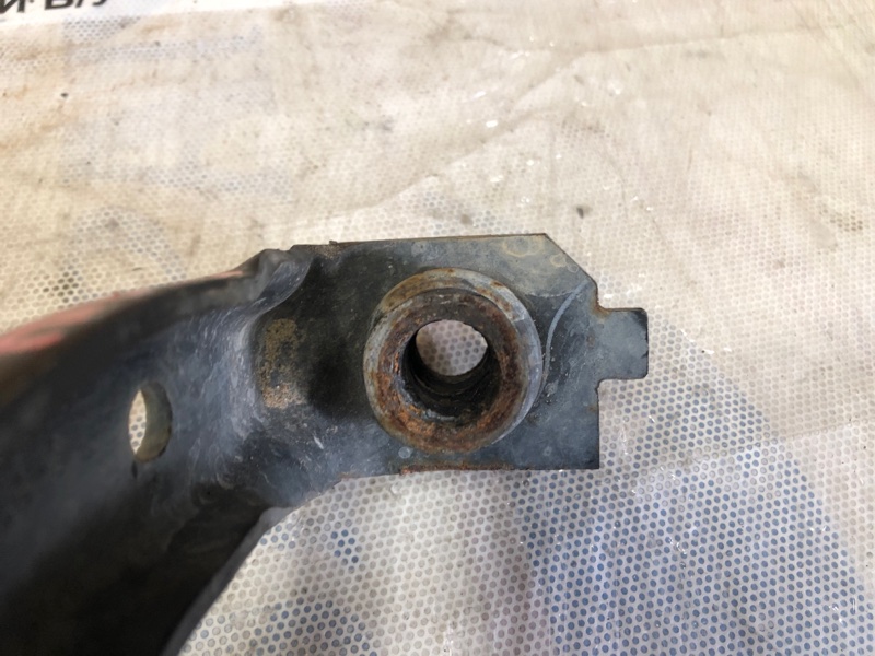 Крепление балки подвески переднее правое SENTRA B17 12-21 2014 Седан 1.8 Крепление балки подвески переднее правое SENTRA B17 12-21 2014 Седан 1.8