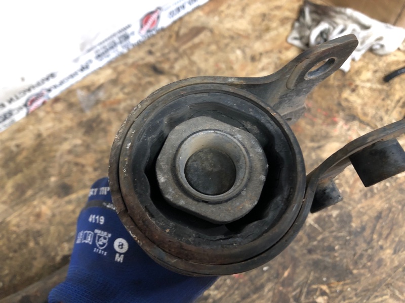 Рычаг передней подвески нижний передний правый MAZDA 3 BK 03-08 Седан 2.3