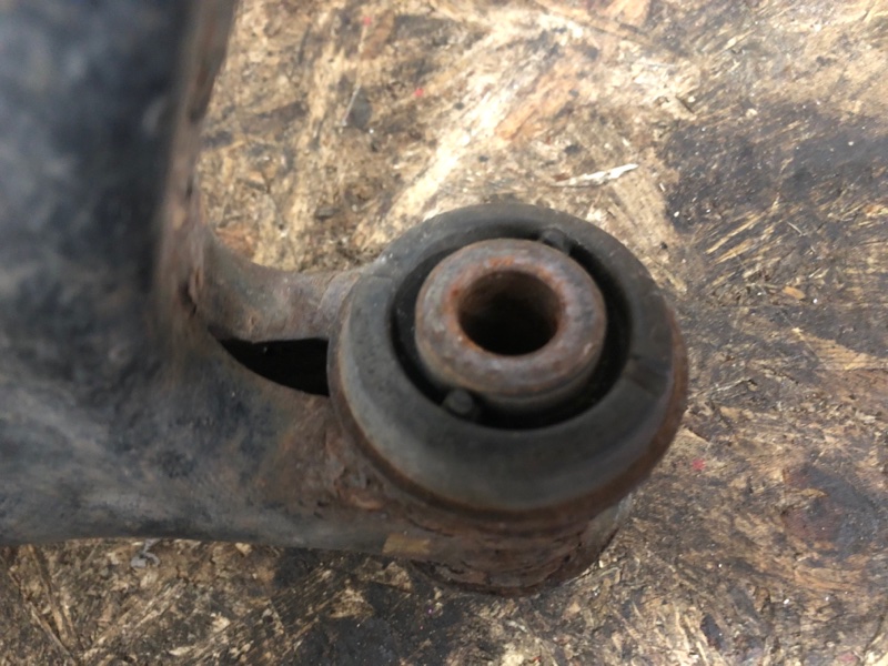 Рычаг передней подвески нижний передний правый 3 BK 03-08 2004 Седан 2.3