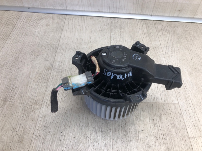 Запчасть моторчик печки HYUNDAI SONATA LF 2014- 2015 LF 2.4 G4KJ 97113-C2000 Б/У Моторчик печки HYUNDAI SONATA LF 2014- 2015 LF 2.4 G4KJ 97113-C2000 Б/У