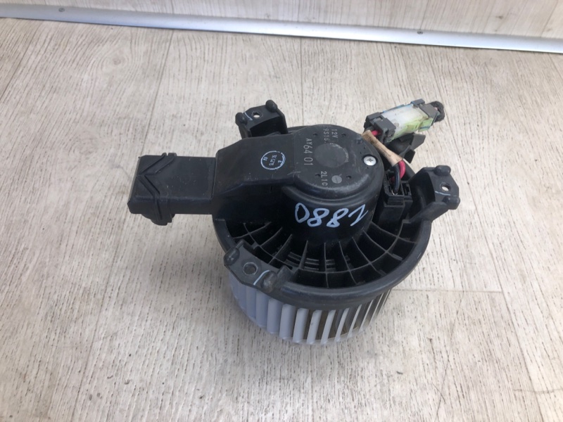 Моторчик печки SONATA LF 2014- 2015 LF 2.4 G4KJ Моторчик печки SONATA LF 2014- 2015 LF 2.4 G4KJ