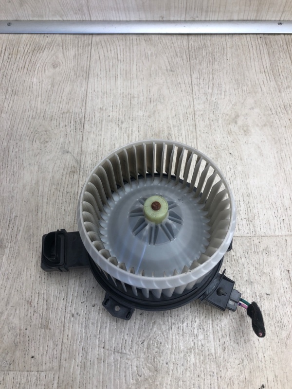 Моторчик печки SONATA LF 2014- 2015 LF 2.4 G4KJ Моторчик печки SONATA LF 2014- 2015 LF 2.4 G4KJ