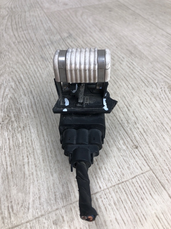 Резистор вентилятора радиатора ELANTRA MD 10-15 2011 MD 1.8 G4NB Резистор вентилятора радиатора ELANTRA MD 10-15 2011 MD 1.8 G4NB