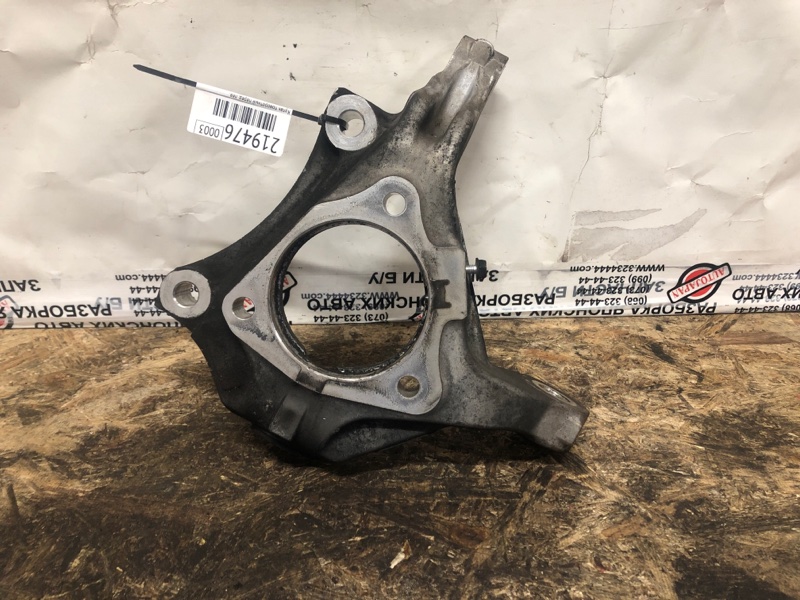 Кулак поворотный передний левый SUZUKI KIZASHI 09-14 2011 Седан 2.4 45150-57L00 Б/У