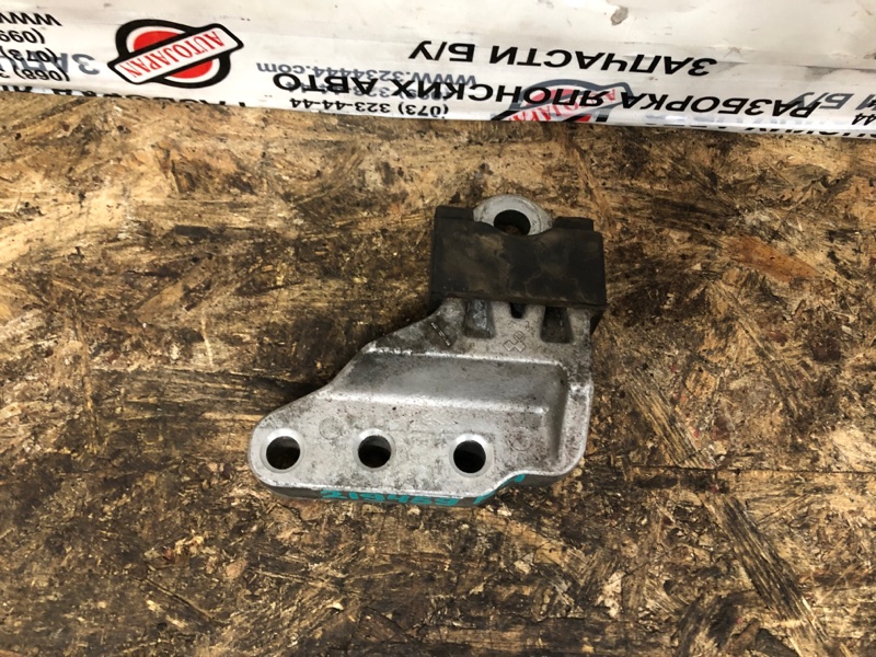 Кронштейн опоры двигателя правый SUZUKI KIZASHI 09-14 2011 Седан 2.4 11610-57L02 Б/У