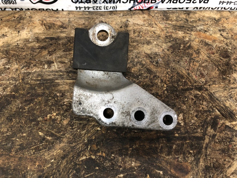 Кронштейн опоры двигателя правый SUZUKI KIZASHI 09-14 Седан 2.4