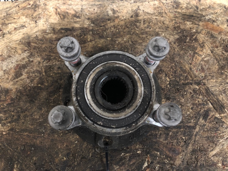 Ступица передняя правая JEEP CHEROKEE 14- Wagon 2.4L I4 FI DOHC 16V NF4 Ступица передняя правая JEEP CHEROKEE 14- Wagon 2.4L I4 FI DOHC 16V NF4