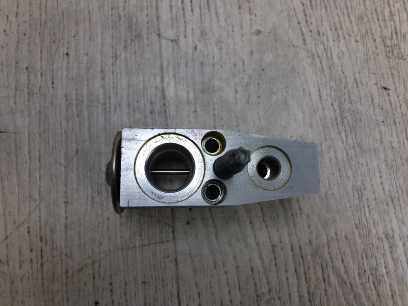 Клапан кондиционера FOCUS 10-18 2015 CB8 2.0 XQDA