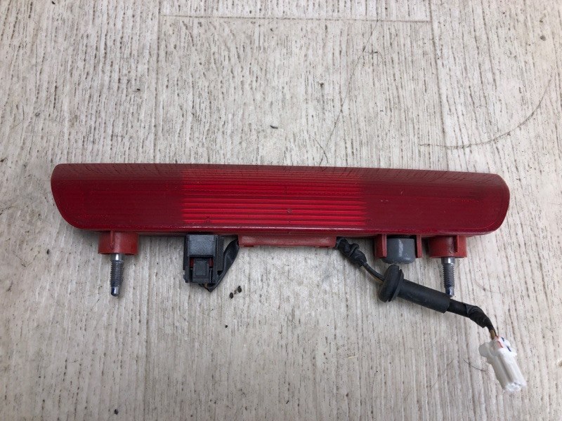 Стоп-сигнал NISSAN X-TRAIL/ROGUE T32 13-20 2017 T32 2.5 QR25DE 26590-4BA0A Б/У