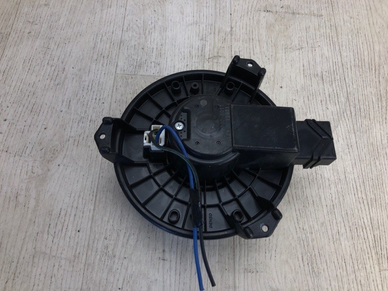 Запчасть моторчик печки JEEP COMPASS 06-16 2014 MK49 2.0 ECN 5191345AA Б/У Моторчик печки JEEP COMPASS 06-16 2014 MK49 2.0 ECN 5191345AA Б/У