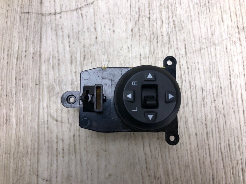 Запчасть блок управления зеркалами KIA FORTE YD 12- 2015 YD 1.8 G4NB 93530-A7100 Б/У Блок управления зеркалами KIA FORTE YD 12- 2015 YD 1.8 G4NB 93530-A7100 Б/У