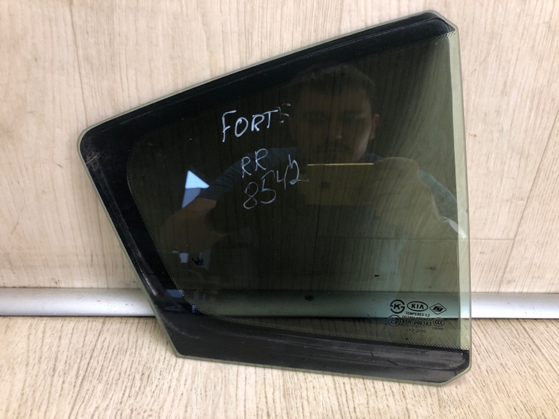Стекло двери глухое заднее правое KIA FORTE YD 12- 2015 YD 1.8 G4NB 83427-A7020 Б/У