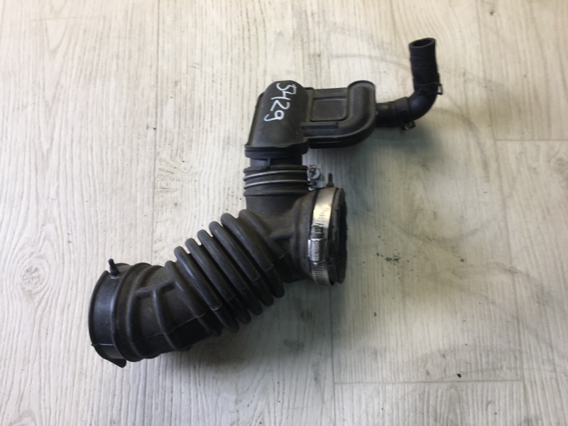 Патрубок воздушного фильтра NISSAN NV200 USA 13- 2015 M20XUS 2.0 MR20DE 16576-EL00B Б/У