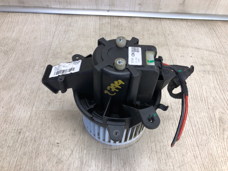 Запчасть моторчик печки JEEP RENEGADE (BU) 14- 2015 BU 2.4 ED6 68266039AA Б/У Моторчик печки JEEP RENEGADE (BU) 14- 2015 BU 2.4 ED6 68266039AA Б/У