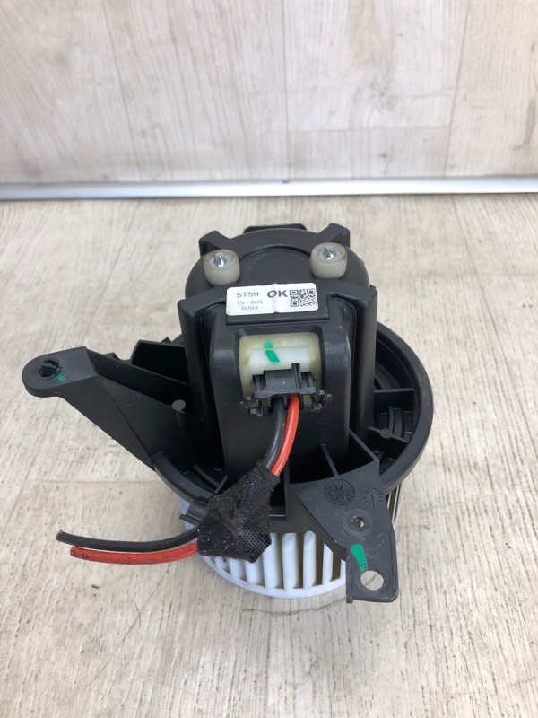 Моторчик печки JEEP RENEGADE (BU) 14- BU 2.4 ED6 Моторчик печки JEEP RENEGADE (BU) 14- BU 2.4 ED6