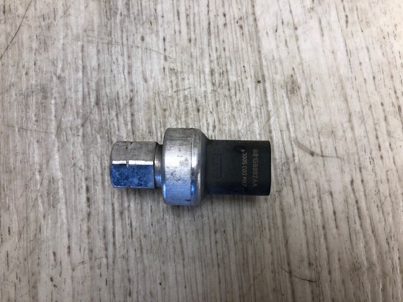 Датчик давления кондиционера DODGE JOURNEY 08-20 2013 JC 3.6 ERB 68141376AB Б/У