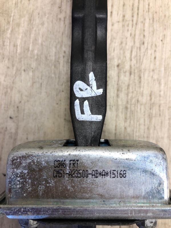 Ограничитель двери передний правый FOCUS 10-18 2015 CB8 2.0 XQDA