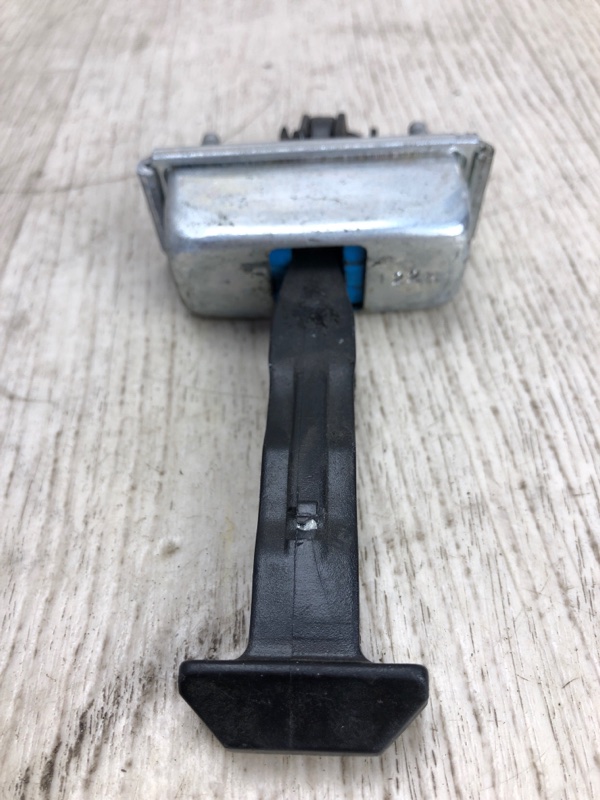 Ограничитель двери задний левый FOCUS 10-18 2015 CB8 2.0 XQDA