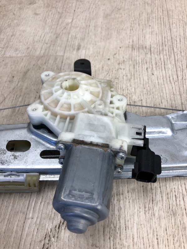 Стеклоподъемник задний левый FORD FOCUS 10-18 CB8 2.0 XQDA