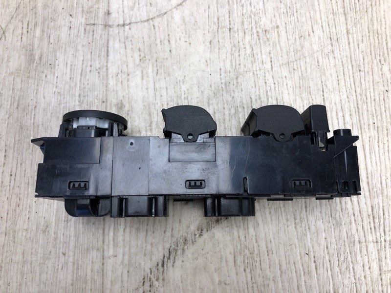 Блок управления стеклоподъемниками передний левый FORD FOCUS 10-18 CB8 2.0 XQDA