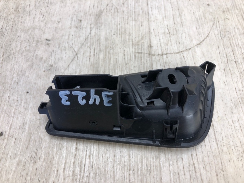 Ручка двери внутренняя задняя правая FORD FOCUS 10-18 CB8 2.0 XQDA Ручка двери внутренняя задняя правая FORD FOCUS 10-18 CB8 2.0 XQDA