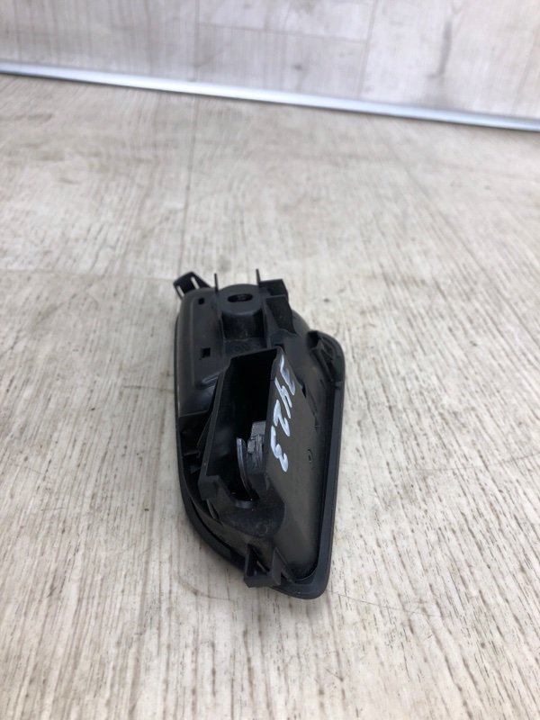 Ручка двери внутренняя задняя правая FOCUS 10-18 2015 CB8 2.0 XQDA Ручка двери внутренняя задняя правая FOCUS 10-18 2015 CB8 2.0 XQDA