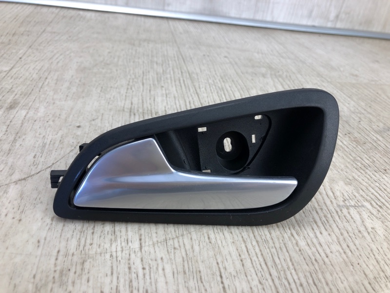 Ручка двери внутренняя задняя левая FORD FOCUS 10-18 2015 CB8 2.0 XQDA AM51-U22601-BEW Б/У