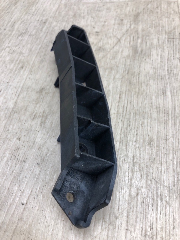 Кронштейн переднего бампера (на крыле) левый FOCUS 10-18 2015 CB8 2.0 XQDA Кронштейн переднего бампера (на крыле) левый FOCUS 10-18 2015 CB8 2.0 XQDA