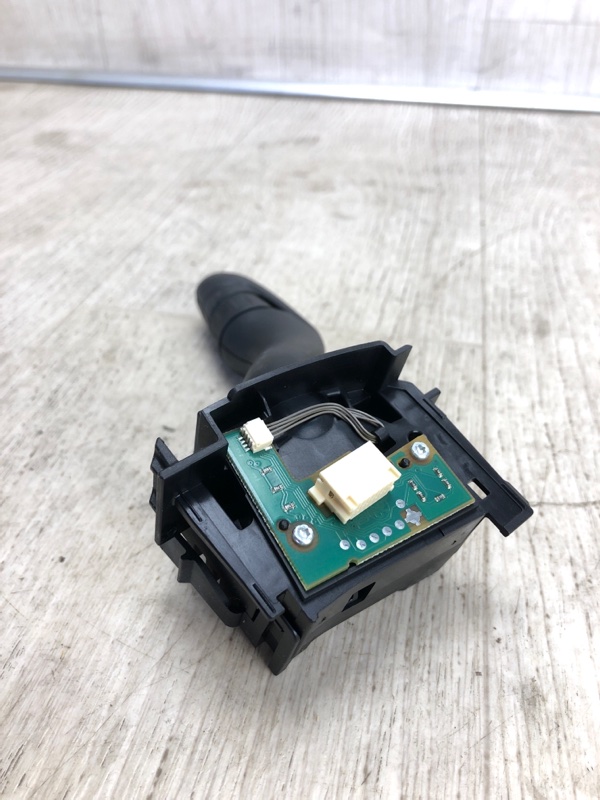 Подрулевой переключатель правый FORD FOCUS 10-18 CB8 2.0 XQDA