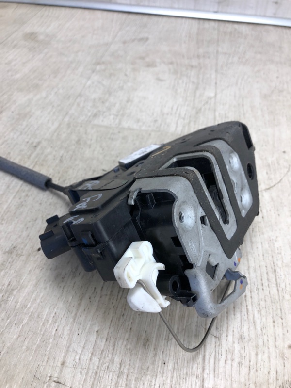 Замок двери передний правый FOCUS 10-18 2015 CB8 2.0 XQDA