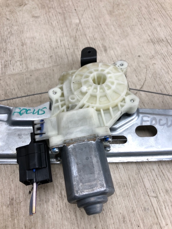 Стеклоподъемник задний правый FORD FOCUS 10-18 CB8 2.0 XQDA