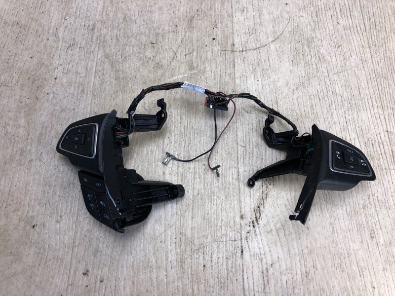 Кнопки на руль FORD FOCUS 10-18 2015 CB8 2.0 XQDA F1ET-9E740-BB Б/У