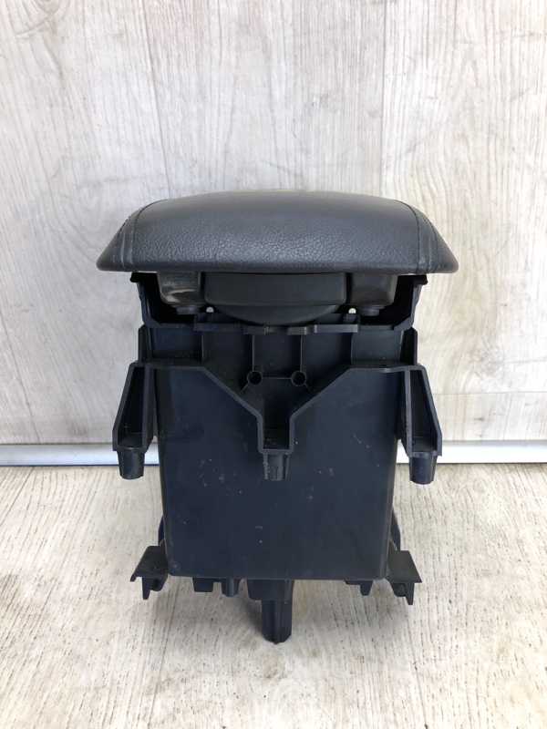 Подлокотник FOCUS 10-18 2015 CB8 2.0 XQDA