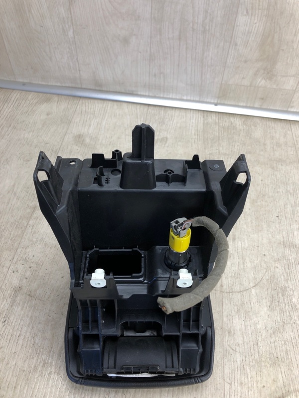 Подлокотник FOCUS 10-18 2015 CB8 2.0 XQDA