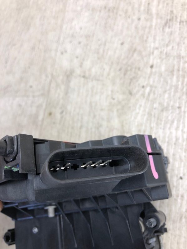 Замок двери передний правый FOCUS 10-18 2013 BK 2.0 XQDA