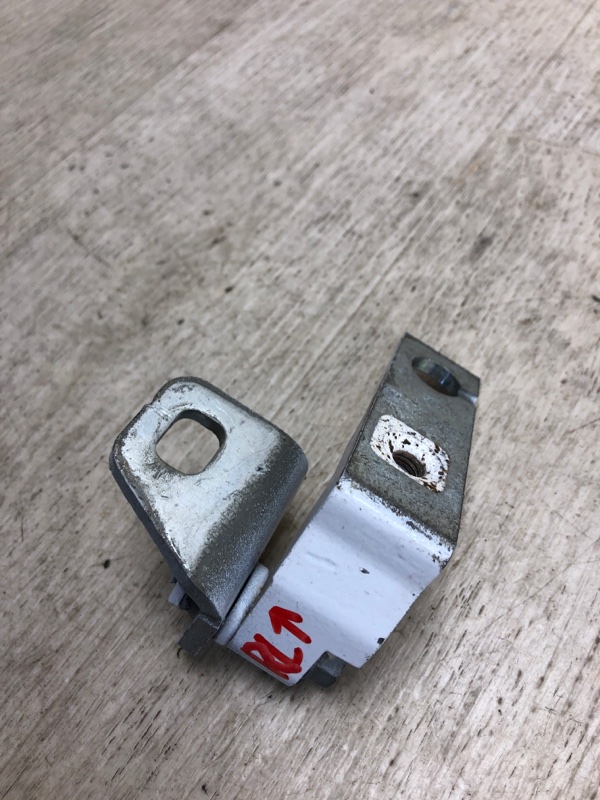 Петля двери верхняя задняя левая FORD FOCUS 10-18 CB8 2.0 XQDA