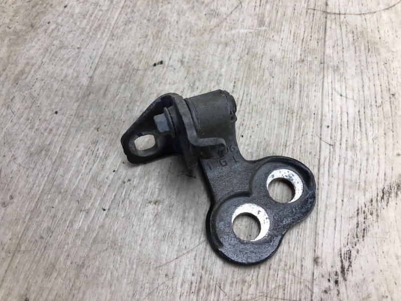 Петля двери нижняя передняя левая FORD FOCUS 10-18 2015 CB8 2.0 XQDA CP9Z-5422811-A Б/У