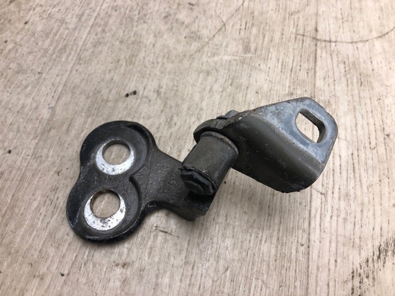 Петля двери нижняя передняя левая FOCUS 10-18 2015 CB8 2.0 XQDA