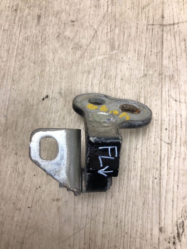 Петля двери нижняя передняя левая FOCUS 10-18 2015 CB8 2.0 XQDA