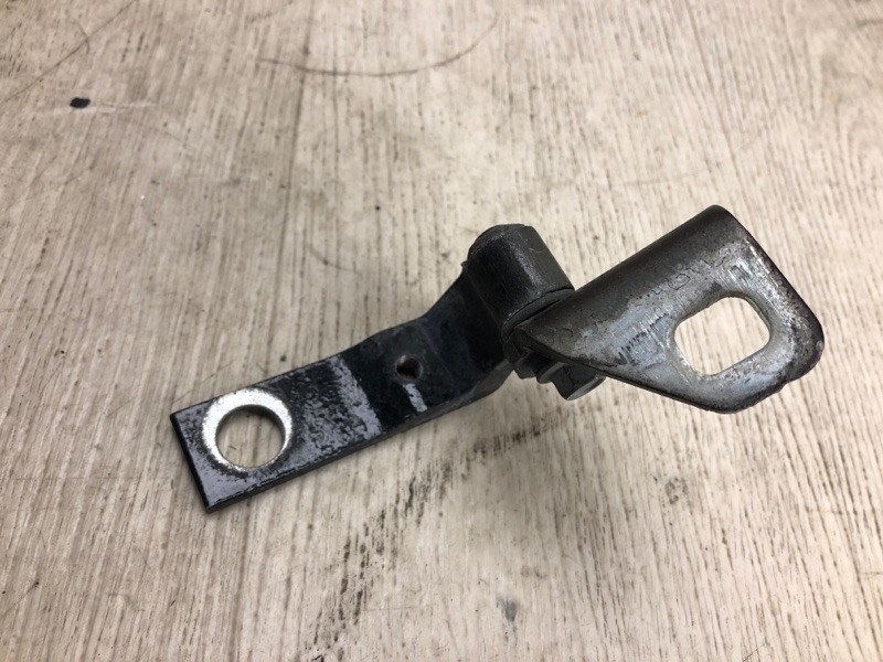 Петля двери нижняя задняя правая FOCUS 10-18 2015 CB8 2.0 XQDA Петля двери нижняя задняя правая FOCUS 10-18 2015 CB8 2.0 XQDA