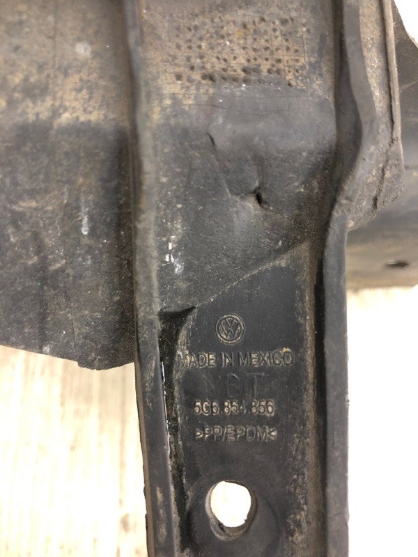 Брызговик задний правый JETTA USA 10-17 2011 162 CBTA 2.5L